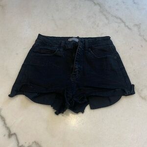 JUST USA BLACK RAW HEM DENIM SHORTS. S